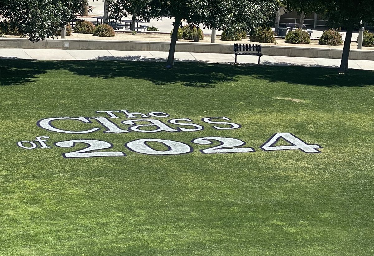 Ty for yet another amazing stencil, TLM Academy!! Feeling Real, Knights Seniors!🎓🎉#Knights2024 #KnightsDunnRight