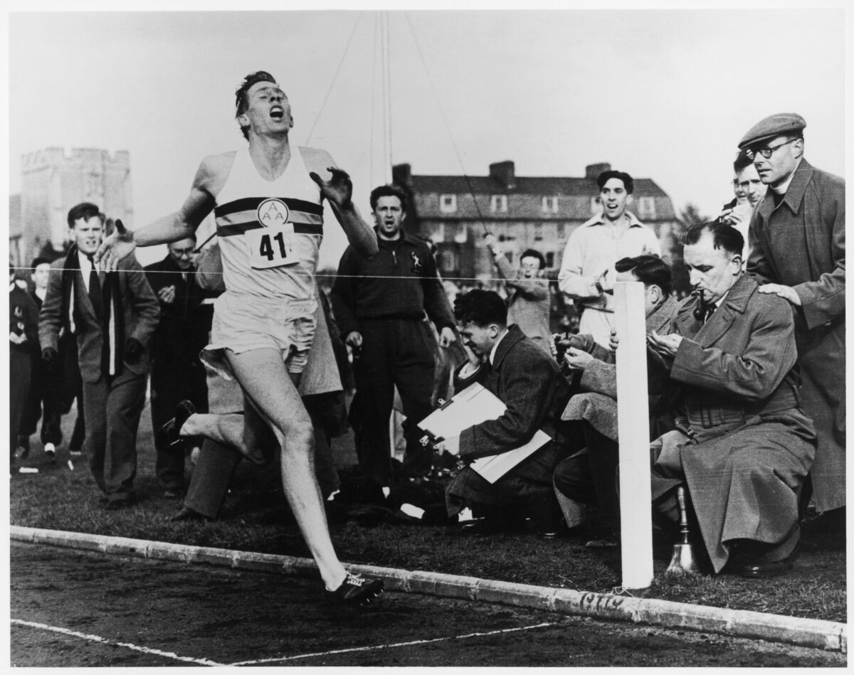 World record holder celebrates Bannister’s sub-four mile, 70 years ago today: runningmagazine.ca/the-scene/worl…