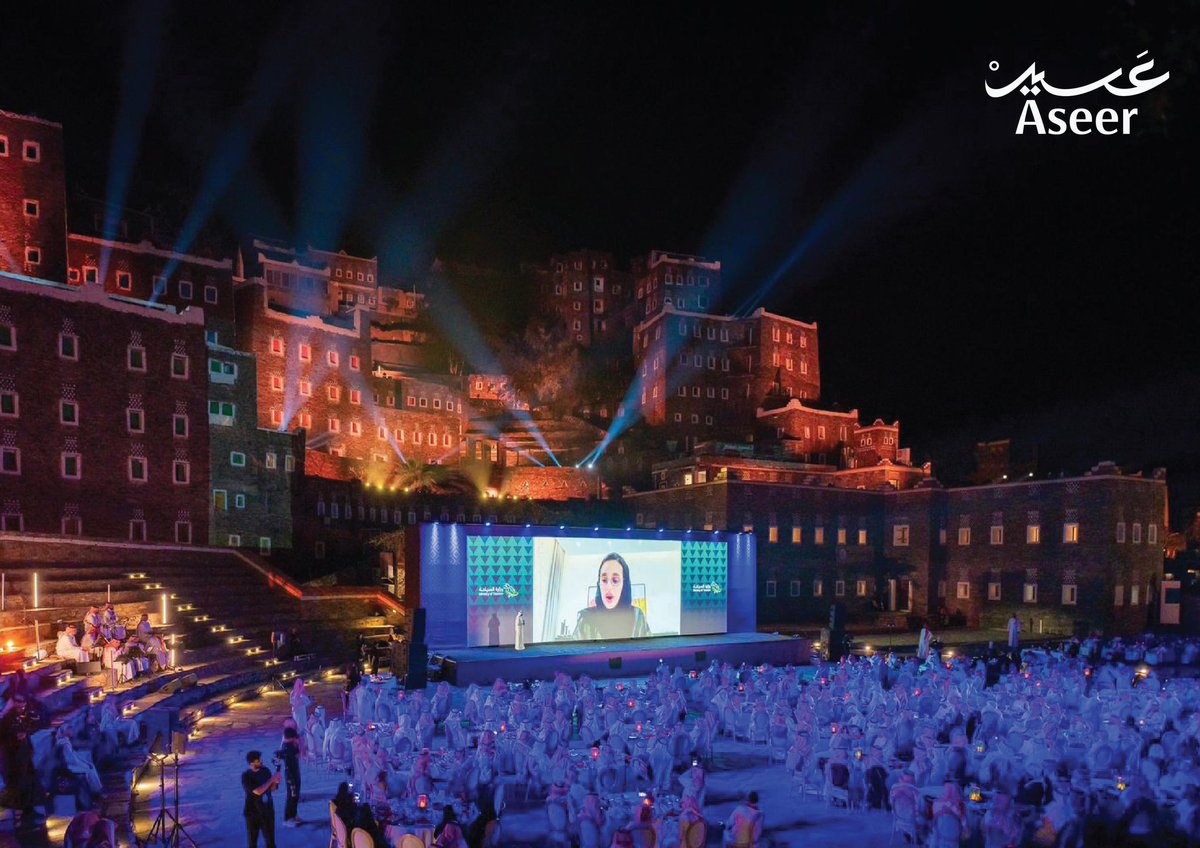 emartasir's tweet photo. "قد أَنَبْتكم أنتم لتطلقوا هوية عسير"

سمو أمير المنطقة الأمير #تركي_بن_طلال في حفل بهيج برجال ألمع ، يخاطب إنسان عسير وأرضها ويُنيبهم لإطلاق هوية عسير السياحية لأنهم "كرام الأرومة".

 #عسيرـتهوّل
#عسير_تسابق_المستقبل https://t.co/DLwb72GzkS