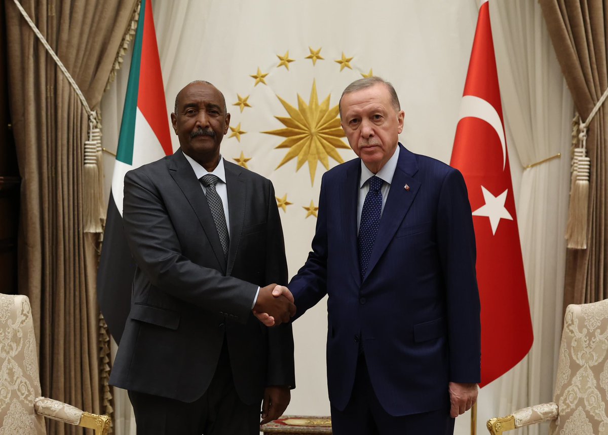 Cumhurbaşkanımız @RTErdogan, Sudan Egemenlik Konseyi Başkanı Abdülfettah El Burhan ile görüştü.