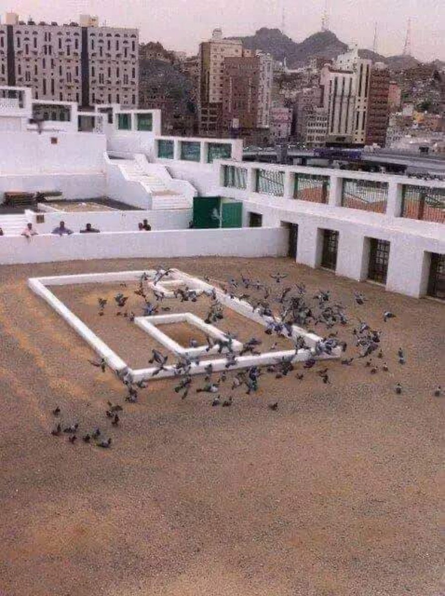 The grave of ummul mu.uminun the wife of our Beloved prophet Muhammad ﷺ nana khadijatul khubra don't scroll without retweet and prayer for her.