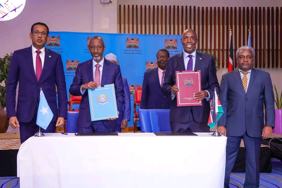 Over the past few months #Kenya & #Somalia engaged in bilateral discussions to enhance cooperation in areas such as trade, security, transportation, tourism, health, education & fisheries. These discussions reaffirm our commitment to mutual prosperity & regional stability

Today,…