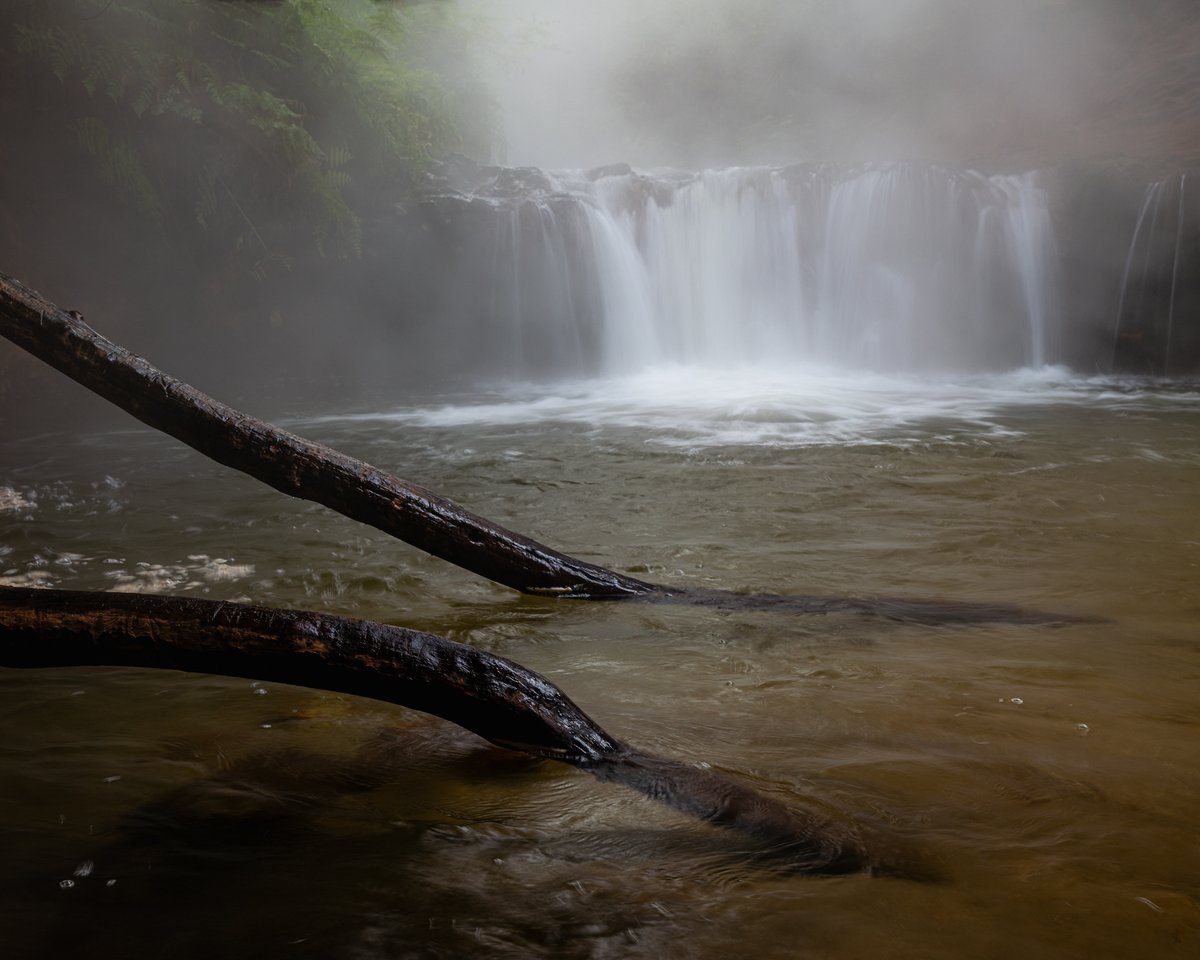 The lower falls on Kerosene Creek. A cool morning allowing for a lot of steam. Out with Tim Stewart.

#photography #aotearoa #newzealand #kerosenecreek #waiotapu #waterfall #river #raw_water #raw_australia_nz #raw_landscape #raw_community #lumixnz #sigmaphotonz #kasefiltersnz