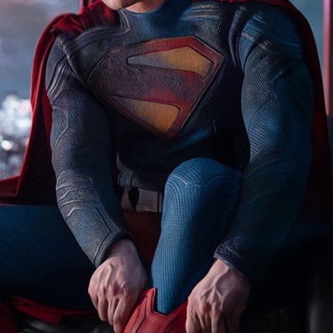 They really gave him the trunks but then tried to modernize the suit with all the ugly lines 😭