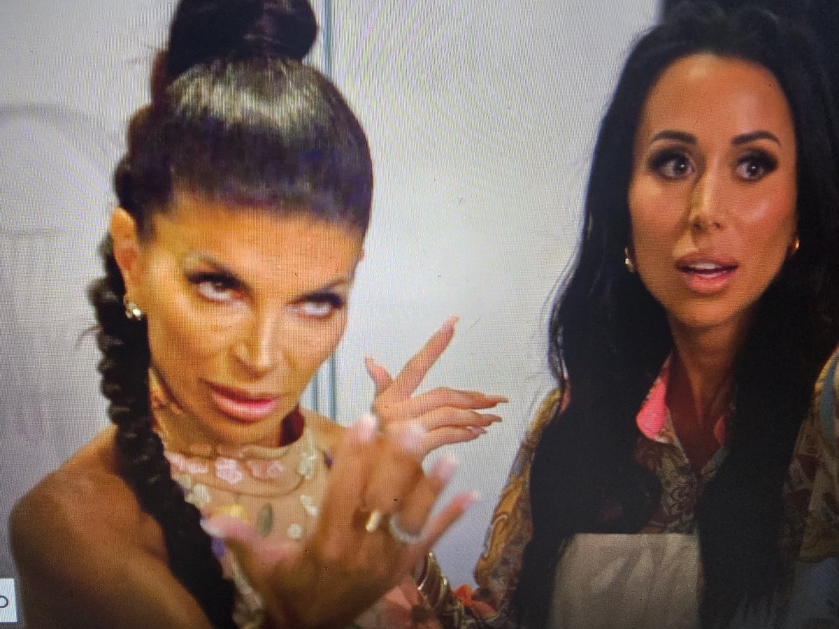 😳🚨😳🚨😳 If anyone thinks Teresa is in her right mind.. I question your insanity... She is Jezebel...the eyes don't lie.. this spooked me to my core...she is a circus clown... #RHONJ #realhousewives #bravotv #Bravo @BravoTV #realhousewivesofnewjersey #teresaguidice