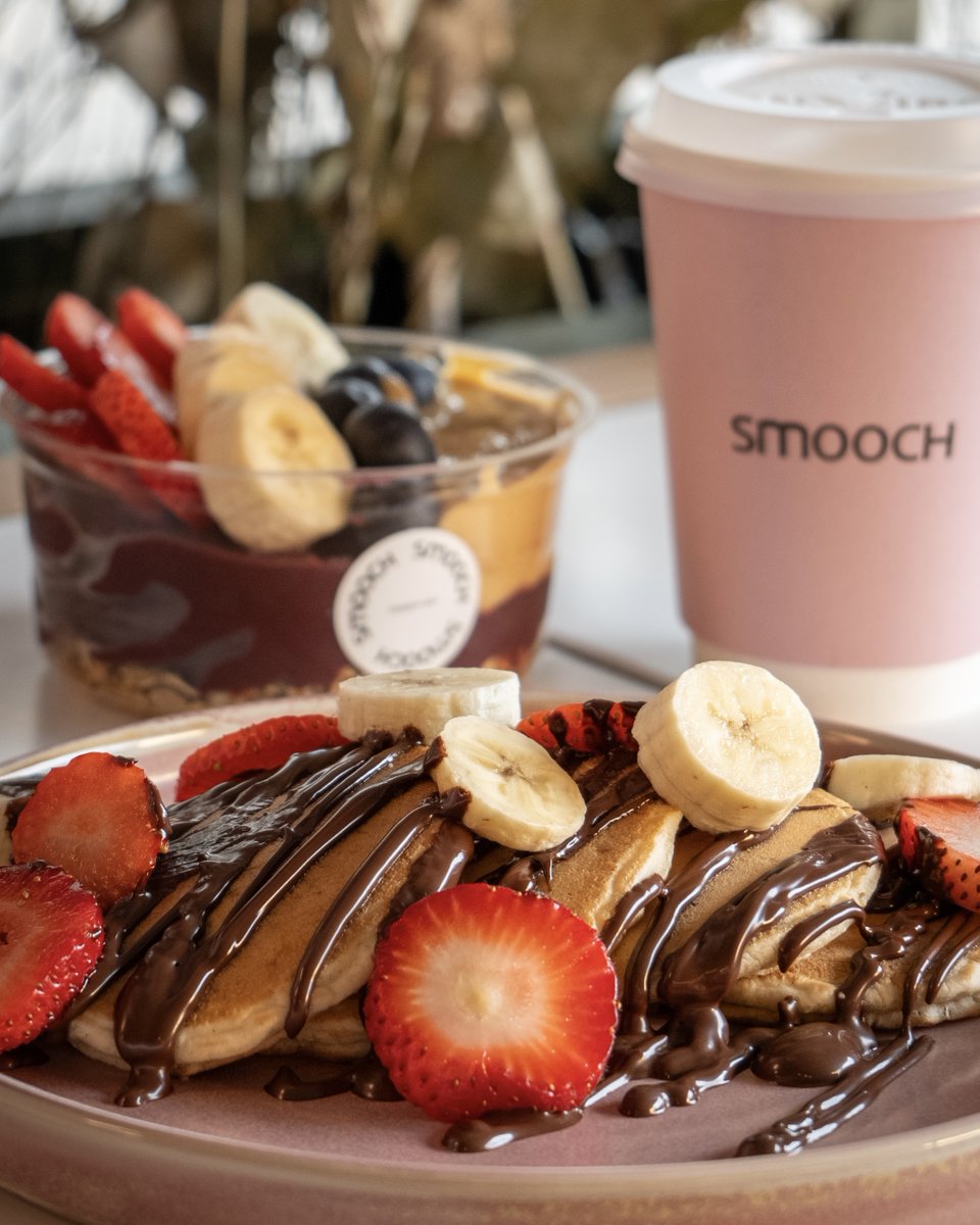 Sweet treats like these deserve a spot on the grid 🍓 Get the juicy stuff at Smooch Café & Dessert Bar. Are you going for pancakes or Açaí bowl? 🥞🫐 #DundrumTownCentre #DundrumDublin #Dundrum