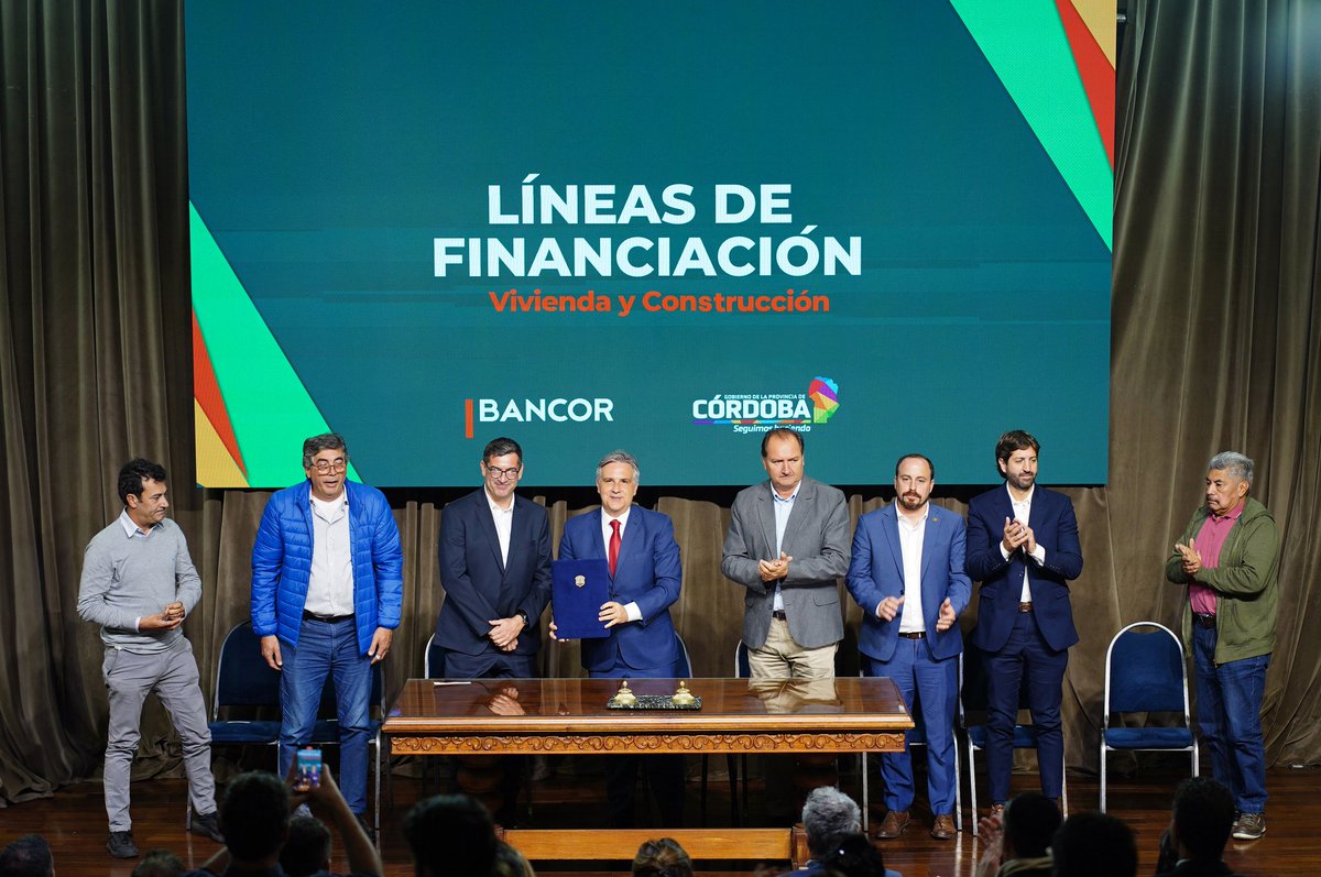 MartinLlaryora's tweet photo. Junto a @BancodeCordoba presentamos 3 nuevas líneas de créditos para la compra de inmuebles, de materiales y para construcción o remodelación de viviendas, con la tasa más competitiva de #Córdoba y de Argentina. 

#SeguimosHaciendo https://t.co/Qju1k6kXgo