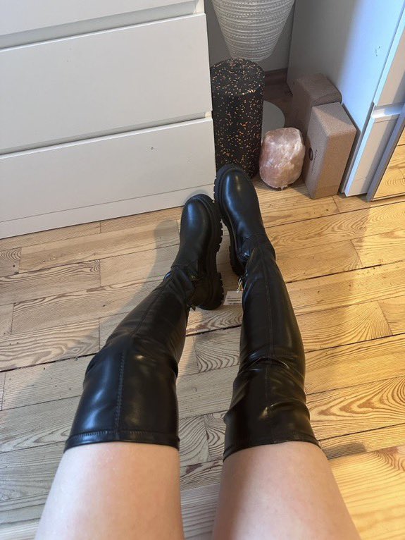 rocks_lava16433's tweet photo. Perfect fit. Ready to kick ass &amp; balls. Then licked clean.  Step for your treatment. #Bootfetish #Bootworship #Ballbusting #Asskicking ##Findomme #Catfish #Scamfetish #TallBoots #Bootlicking #Bootgasam https://t.co/9tHat9EwHy