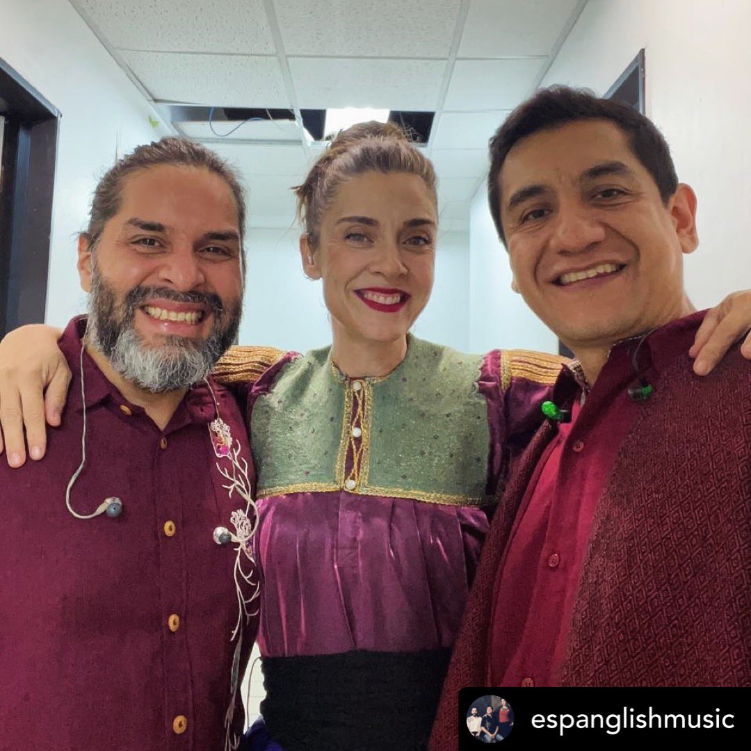 #FotoDelDía Espanglish

Posted <a href="/withregram/">Repost app</a> • <a href="/espanglishmusic/">Espanglish</a> Nada como la chacota en los camerinos.