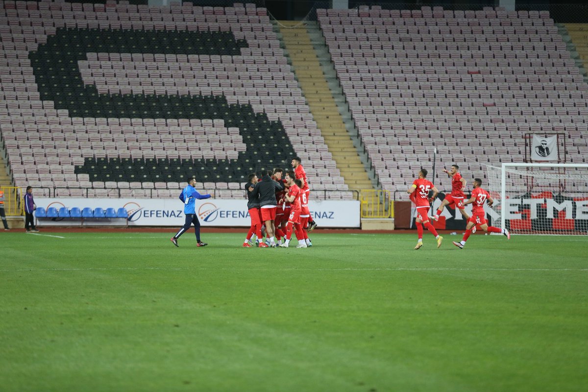 3.Lig Play - Off 2.tur ilk maçında Efeler 09 SFK deplasmanda Anadolu Üniversitesi'ni 2-1 mağlup ederek büyük avantaj elde etti.