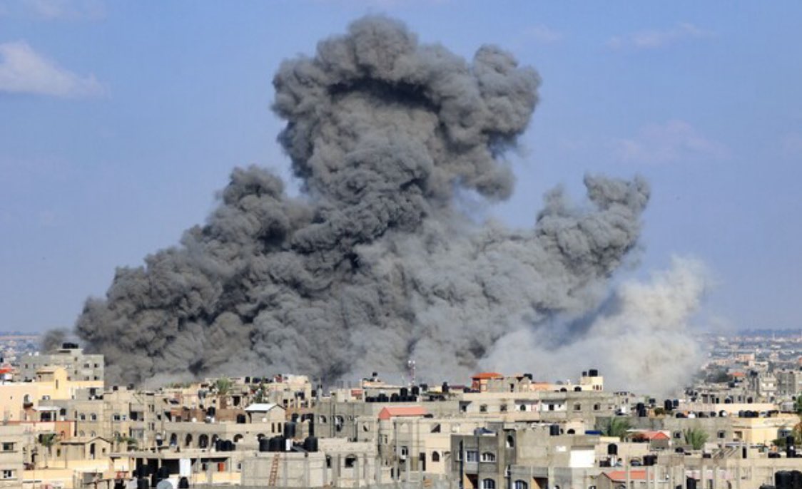 💥Many Palestinian media reports of a major Israeli bombardment in eastern Rafah.