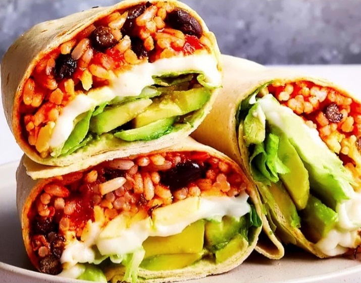 Rice and Bean Burrito with Avocado, Lettuce Sour Cream and 🧀
#meatlessmonday #recipe thespruceeats.com/basic-rice-and…