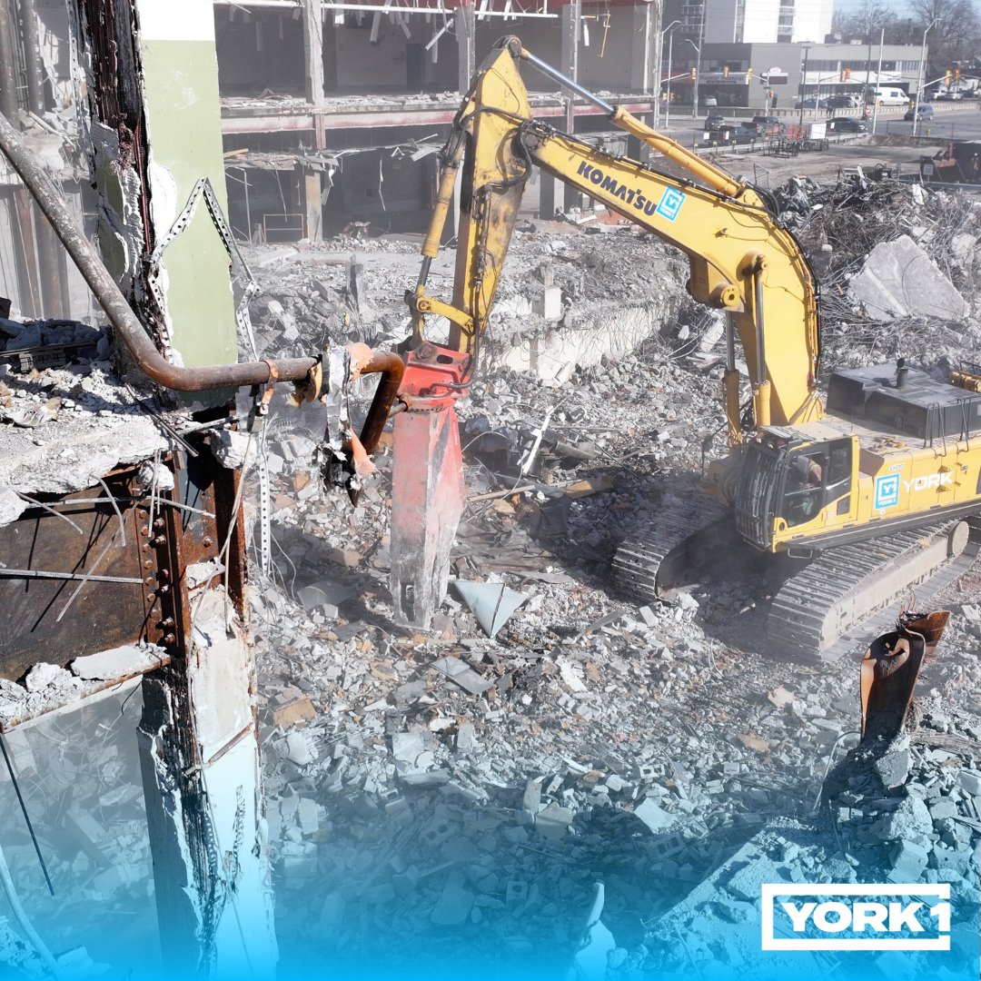 👀 Get an exclusive glimpse of the before and after transformation of the London Free Press building, great work YORK1 Demolition team.👏  🌐 Visit our website: bit.ly/3XKMd2Z

#GoYORK1 #YORK1 #1FORALL #environmental #infrastructure #demolition #demolish