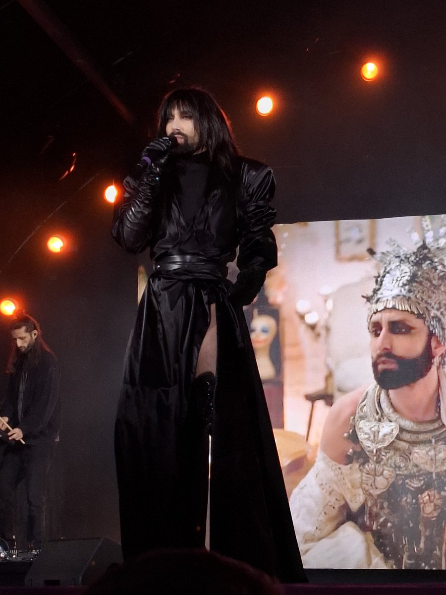 Passado com a beleza de Conchita Wurst