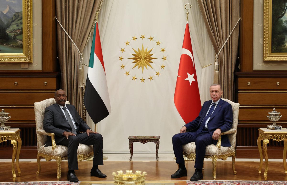 Cumhurbaşkanımız Recep Tayyip Erdoğan, Sudan Egemenlik Konseyi Başkanı Abdulfettah el-Burhan ile görüştü.