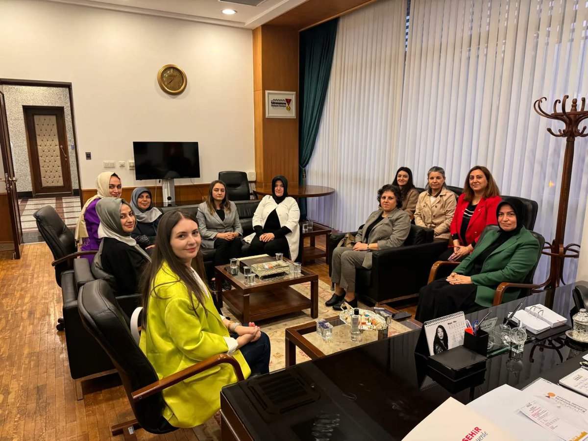 İl Kadın Kolları Başkanımız Asuman Yavuz ve Yürütme Kurulu Üyelerimiz Büyükşehir Belediyesi Özel Kalem Müdürü İlker Barak' a Hayırlı olsun ziyaretinde bulundular. Nazik misafirperverlikleri için kendilerine teşekkür ederiz #AsumanYavuz #AKKadınKahramanmaraş