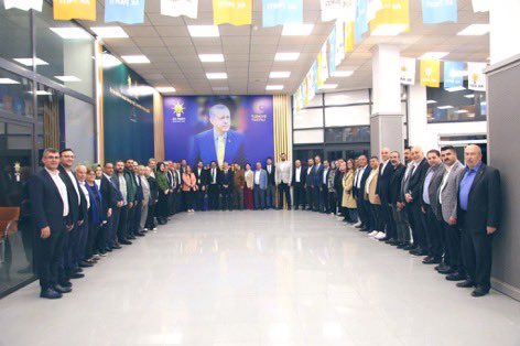AK Parti G.Antep Haftalık yönetim kurulu toplantısına, Şahinbey Belediye Başkanımız Sn.Mehmet Tahmazoğlu ve ekibi katılarak gelecek 5 yıl yapılacak yatırımlar ve icraatlar konusunda sunum yapıldı