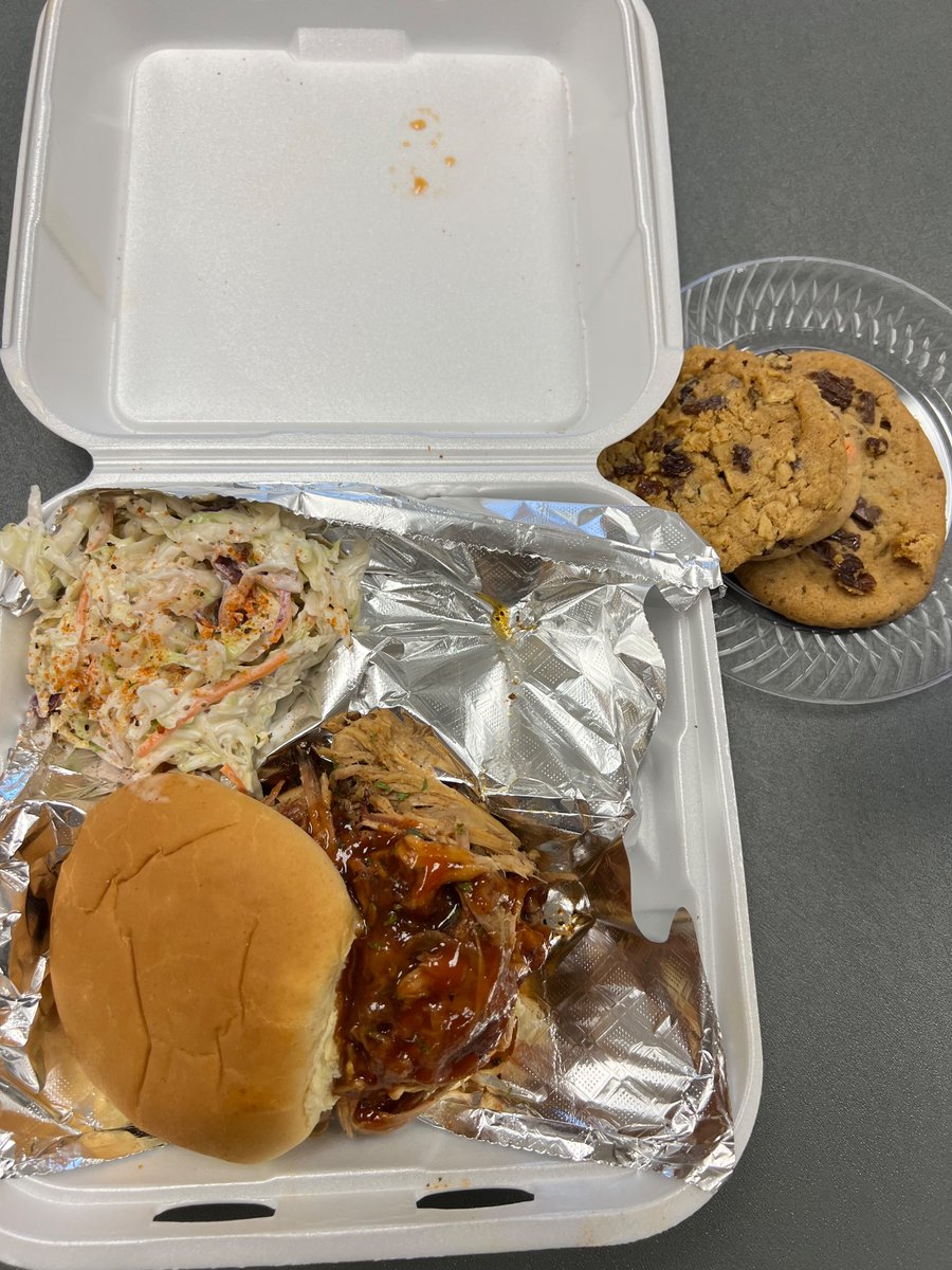 Thank you to King Pin BBQ for providing us with a delicious teacher appreciation lunch 😋🤤