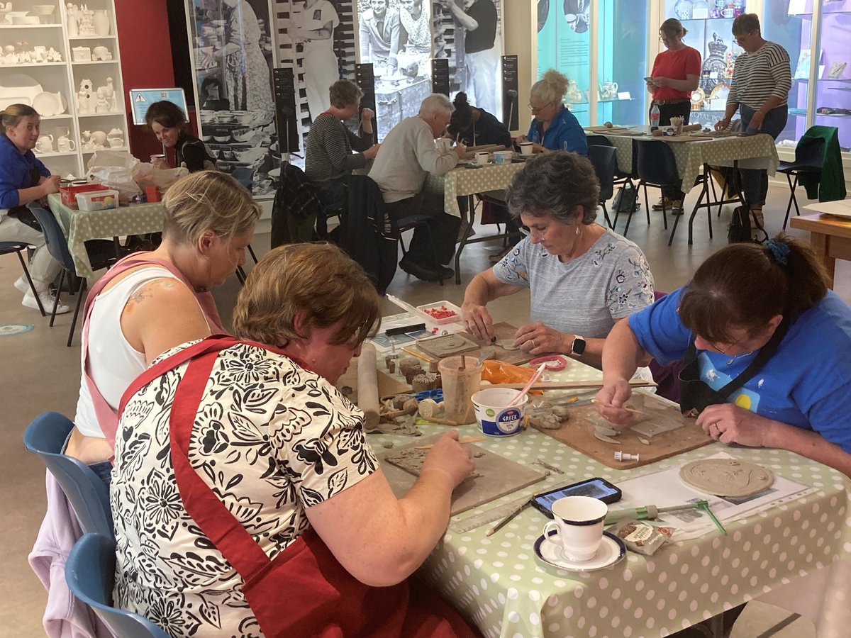 Hi #WorcestershireHour just 2 places left to Discover Pottery on Wednesdays 7-9pm for 8 wks, learning techniques of: throwing, slip casting, modelling & decorating #Creativity #PotteryThrowdown #YourWorcester #LoveCeramics
info@museumofroyalworcester.org
museumofroyalworcester.org/whats-on/disco…