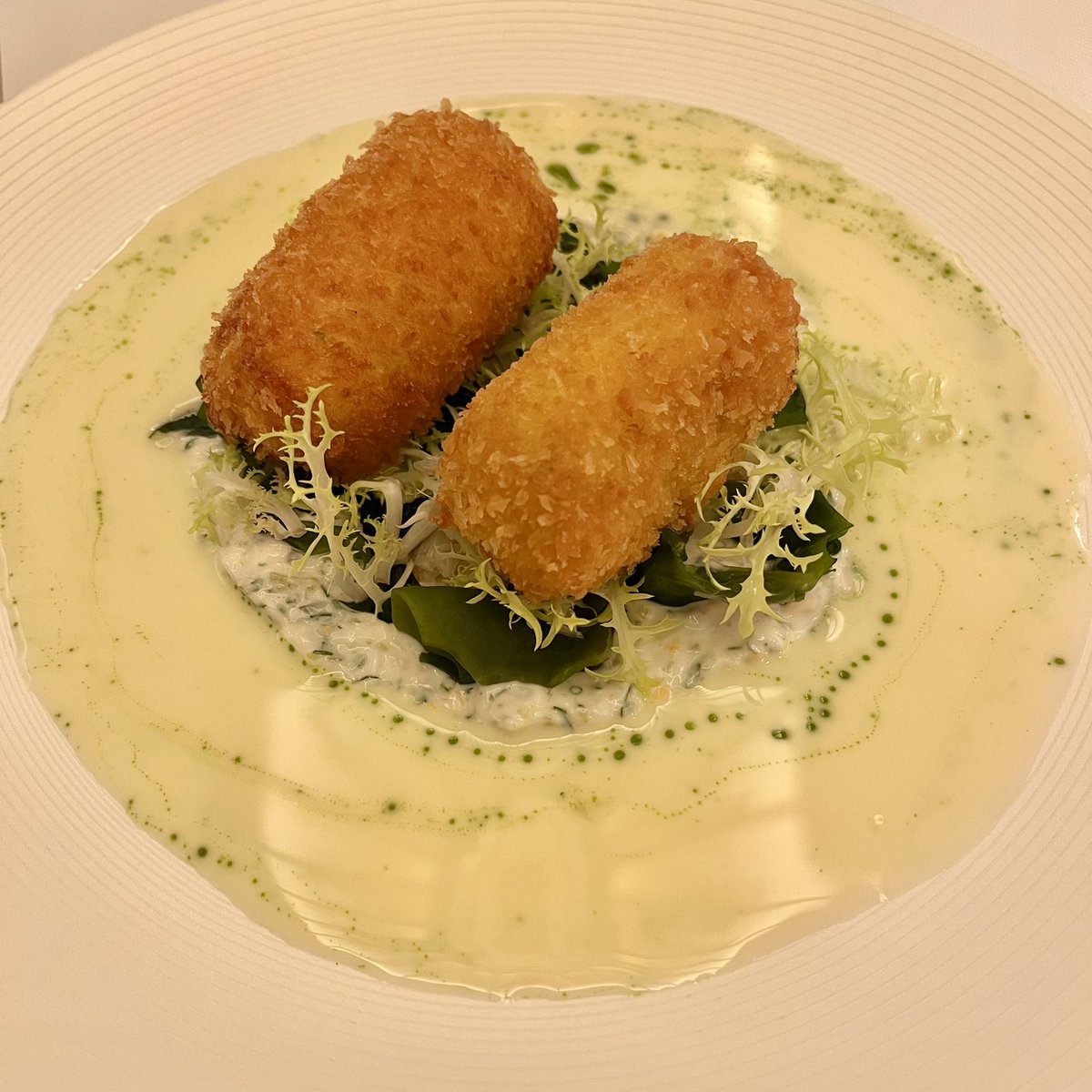 Seabass and Crab Fishcake at Claridges Restaurant @ClaridgesHotel #foodie #sundaylunch #foodphotography #foodlover #fishcake #dininglondon #toplondondining #mayfair #hospitality #londonhotels #maybournehotelgroup #foodies #claridgesrestaurant #foodtravelchat #claridgeshotel