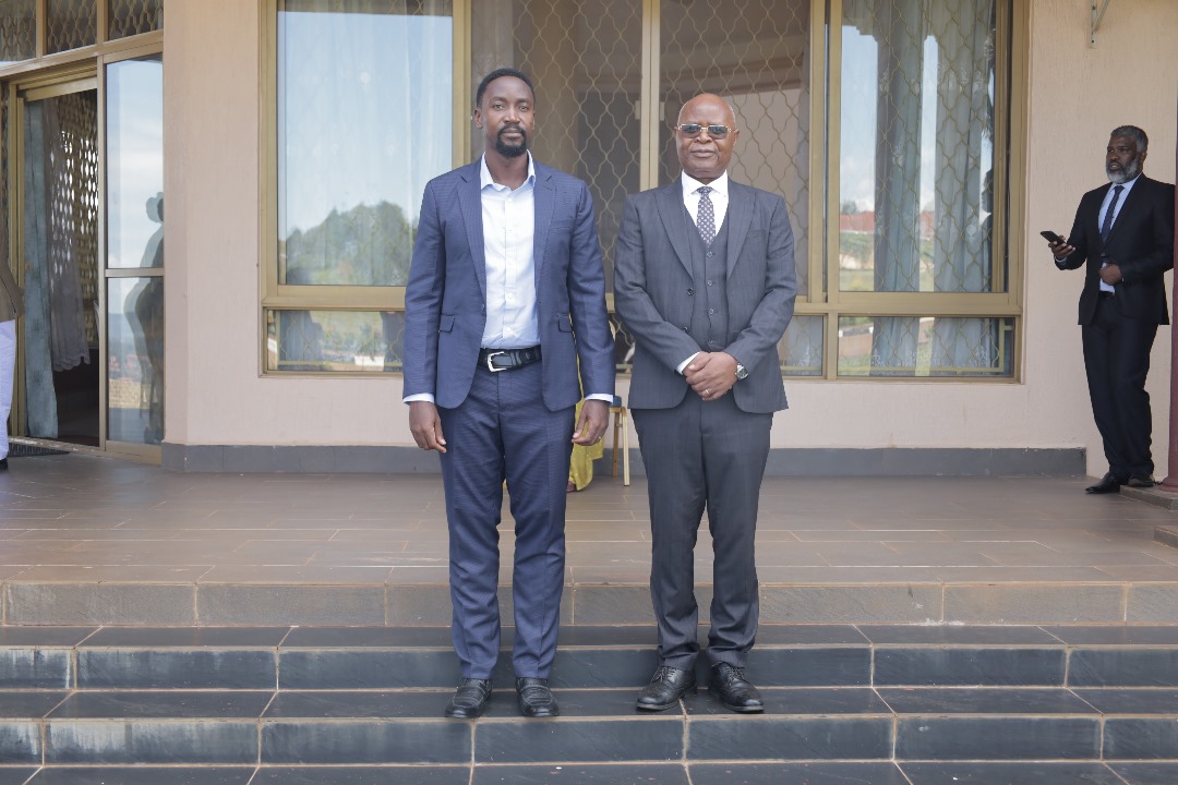 UBOS ED MEETS KYABAZINGA UBOS Executive Director Dr. Chris Mukiza Ndatira Earlier today 6th May 2024 had a meeting with His Majesty William Wilberforce Gabula Nadiope IV in preparation for the National Census starting this Friday 10th May 2024