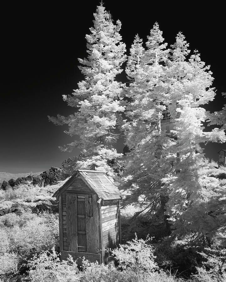 Outhouse on Mills Peak - Plumas County California - 830 nanometer near infrared image

Prints and merch:
buff.ly/3U10NTx 

#firefighting #rustic #buyintoart