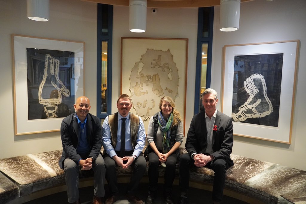 La ministre Joly, ainsi que les ministres Bill Blair et Dan Vandal, ont rencontré les trois premiers ministres du Nord, @RJSimpson_NWT, @j_akeeagok et @RanjPillai1 à #Iqaluit.