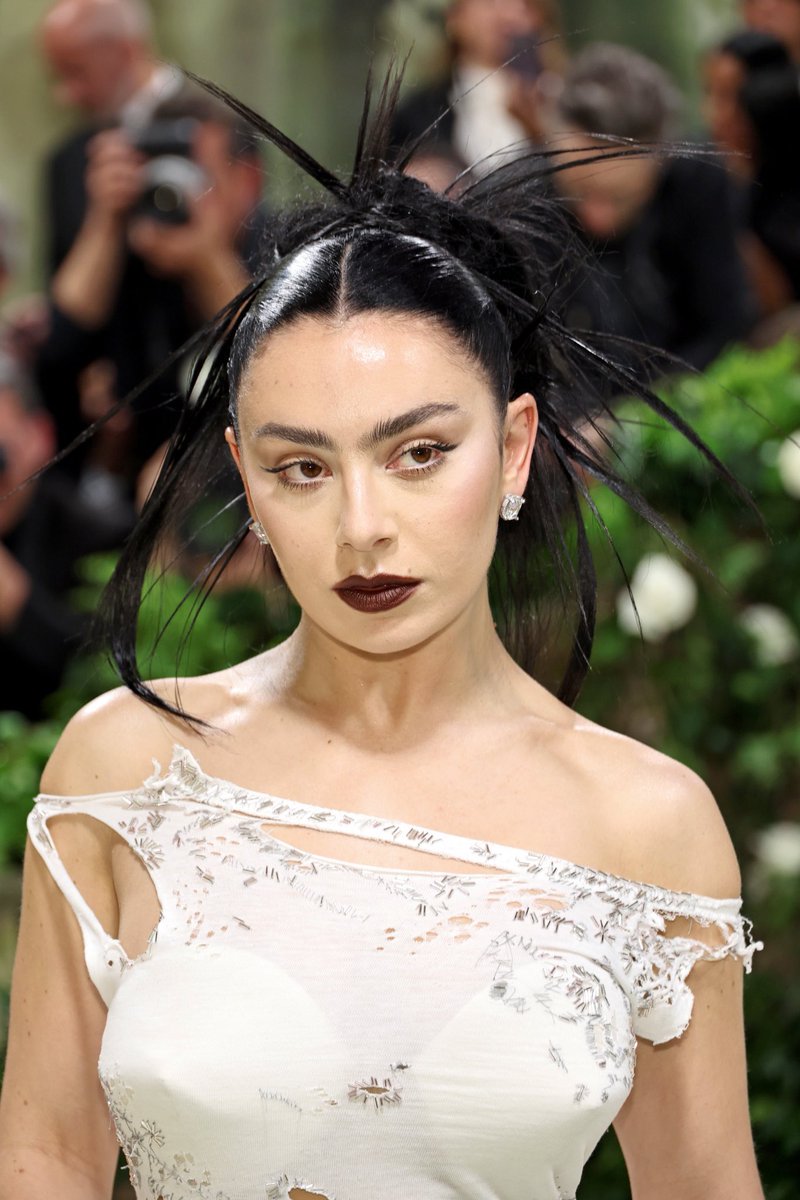 Charli XCX in a custom Marni look made from old white t-shirts #MetGala