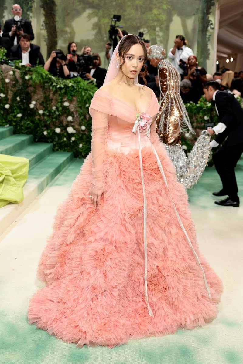 LAUFEY AT THE #MetGala