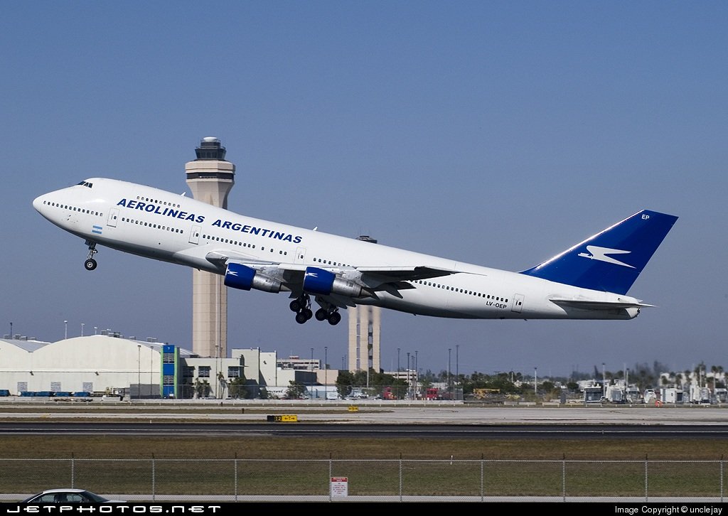 Algunos aviones de Aerolíneas Argentinas que pasaron por Miami 🇺🇸 (vuelos regulares/charter/especiales). · Airbus A310-300 · Airbus A330-200 · Airbus A340-200 · Airbus A340-300 · Boeing 707-300 · Boeing 727-23 · Boeing 727-200 · Boeing 737-800(F) · Boeing 747-200 ·…