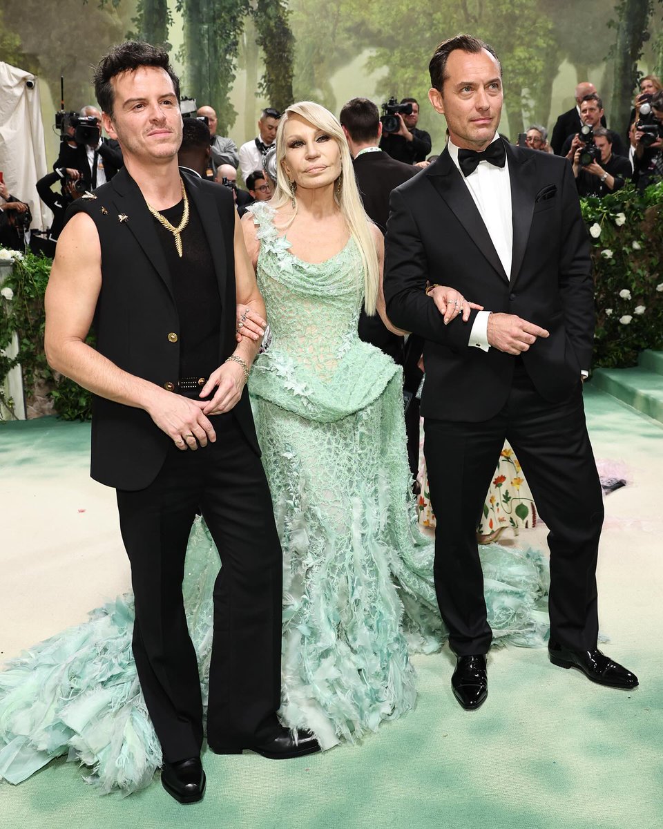 Donnatella Versace has the best dates of the night: Jude Law & Andrew Scott 😍😍 #MetGala #donatellaversace