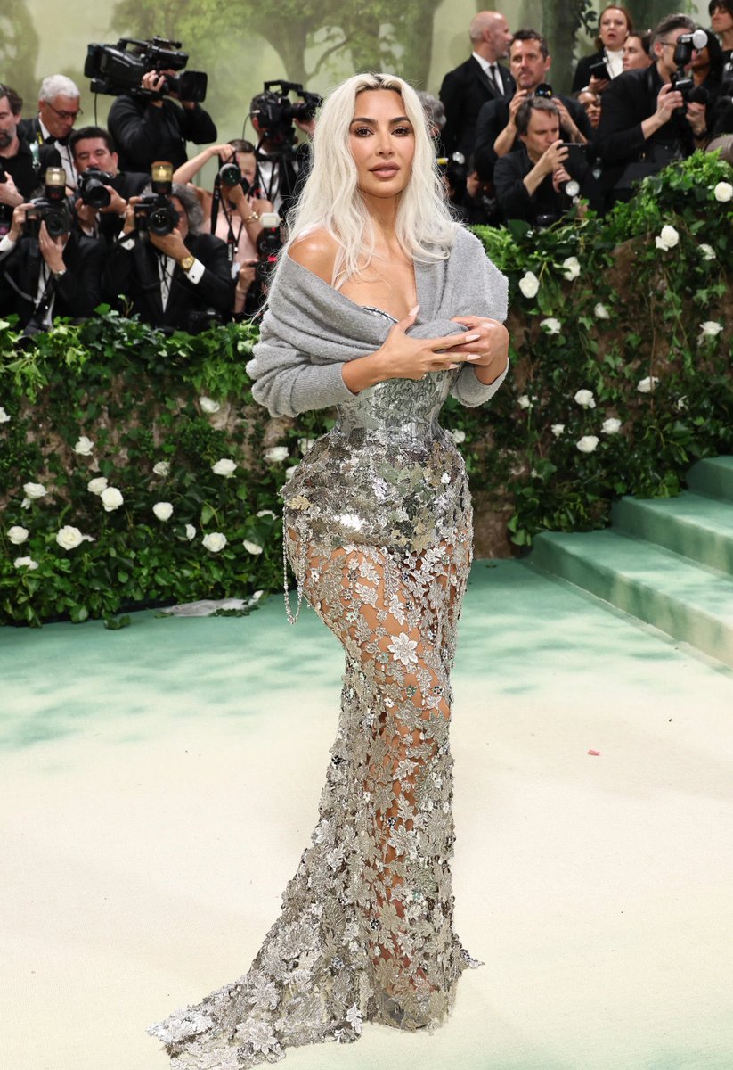 Ent_Discussion's tweet image. Kim Kardashian #MetGala