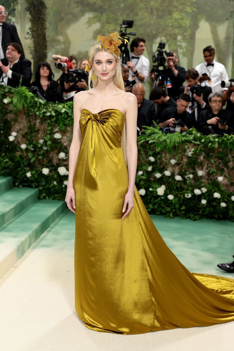 Elizabeth debicki's beauty and figure create an irresistible allure, leaving fans spellbound by her elegance and poise. Only her true fans are allowed to like this tweet ..!!

#MetGala