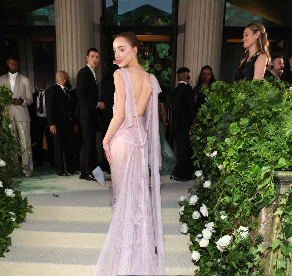 Underrated one that not enough people are talking about - Phoebe Dynevor wearing the first custom dress and first MET dress that Victoria Beckham has ever made #metgala