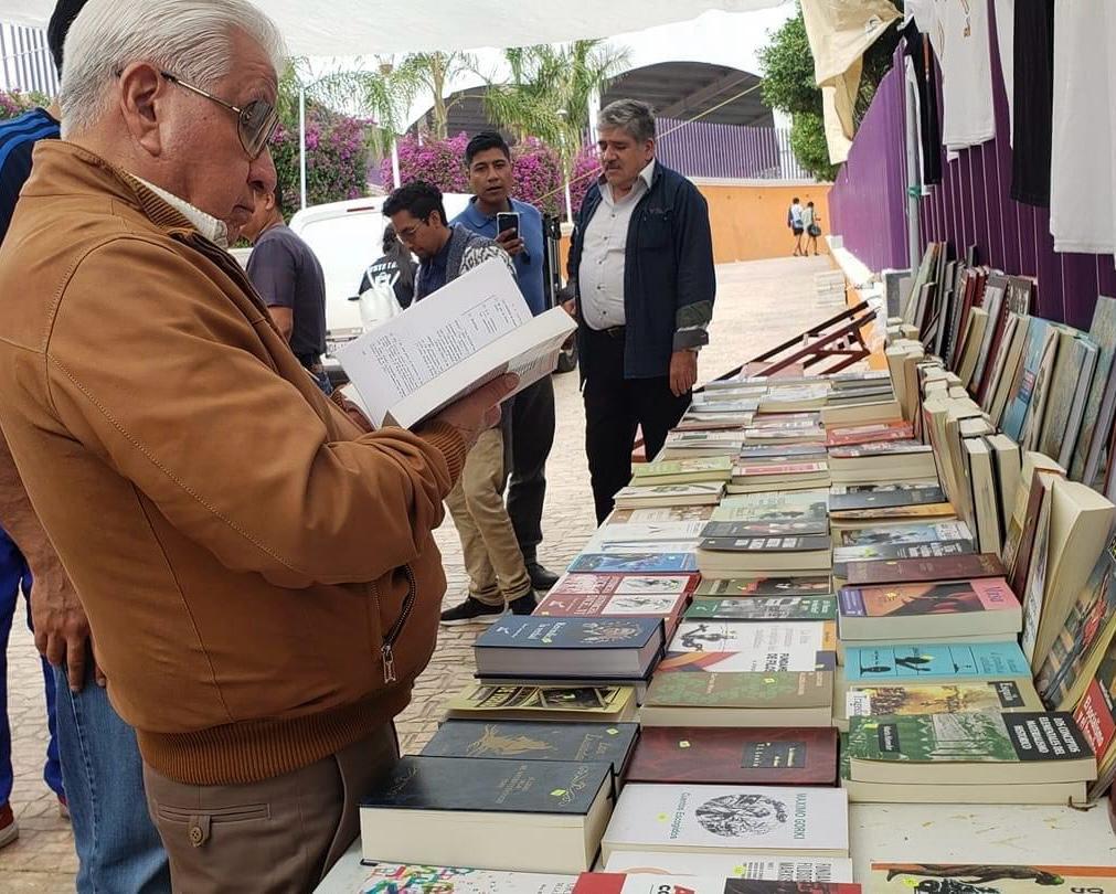 'De todas las formas que se conocen hoy para acceder al conocimiento, y con él la de entrenar al pensamiento lógico, solo hay una que por excelencia ha trascendido y trasciende lo intrascendente: la lectura de los buenos libros.' ✍️Por:@LuisEnColima movimientoantorchista.org.mx/volver-a-los-l…