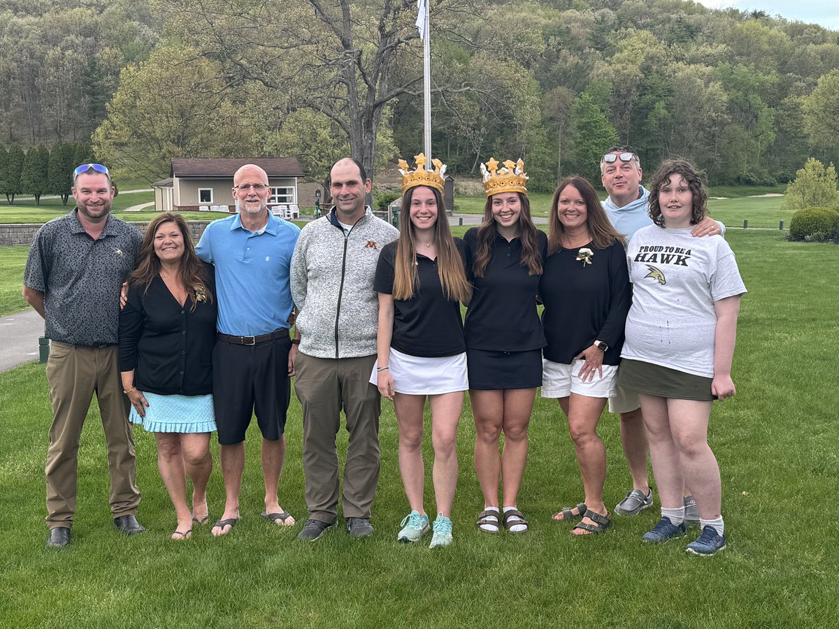 Congratulations to our Varsity Girls Golf Seniors! We appreciate your dedication and the continued support from your families. Best of luck in all your future endeavors! #TogetherAsOne 🎉⛳️