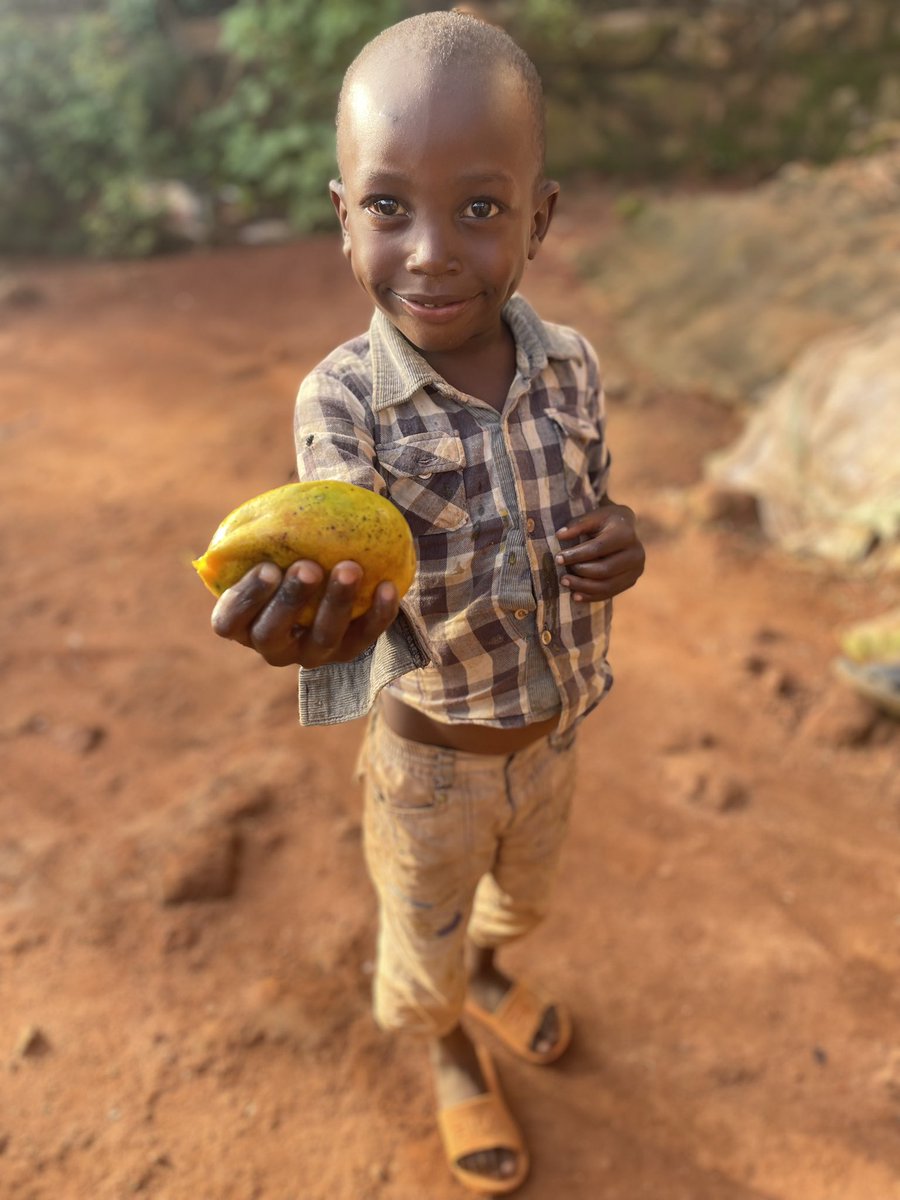 His love for fruits and nature.
#nature #love #child #dream #orphans #humanity #happy #smileforgod #christianity #bible #bibleguidance #jesus #joinus #blessing #god #community #loveforall #charity #happychildren