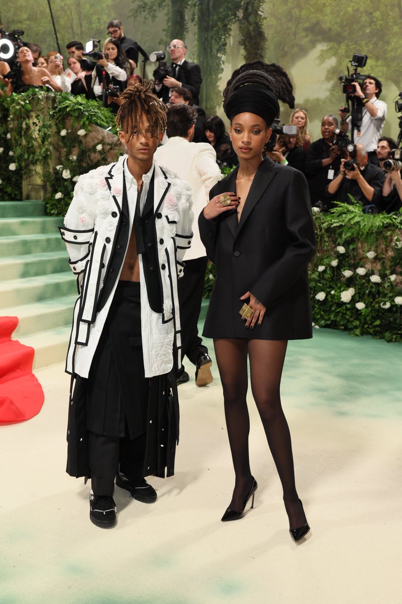 Look at our cousins showing off!! @OfficialWillow @jaden 📸: GETTY