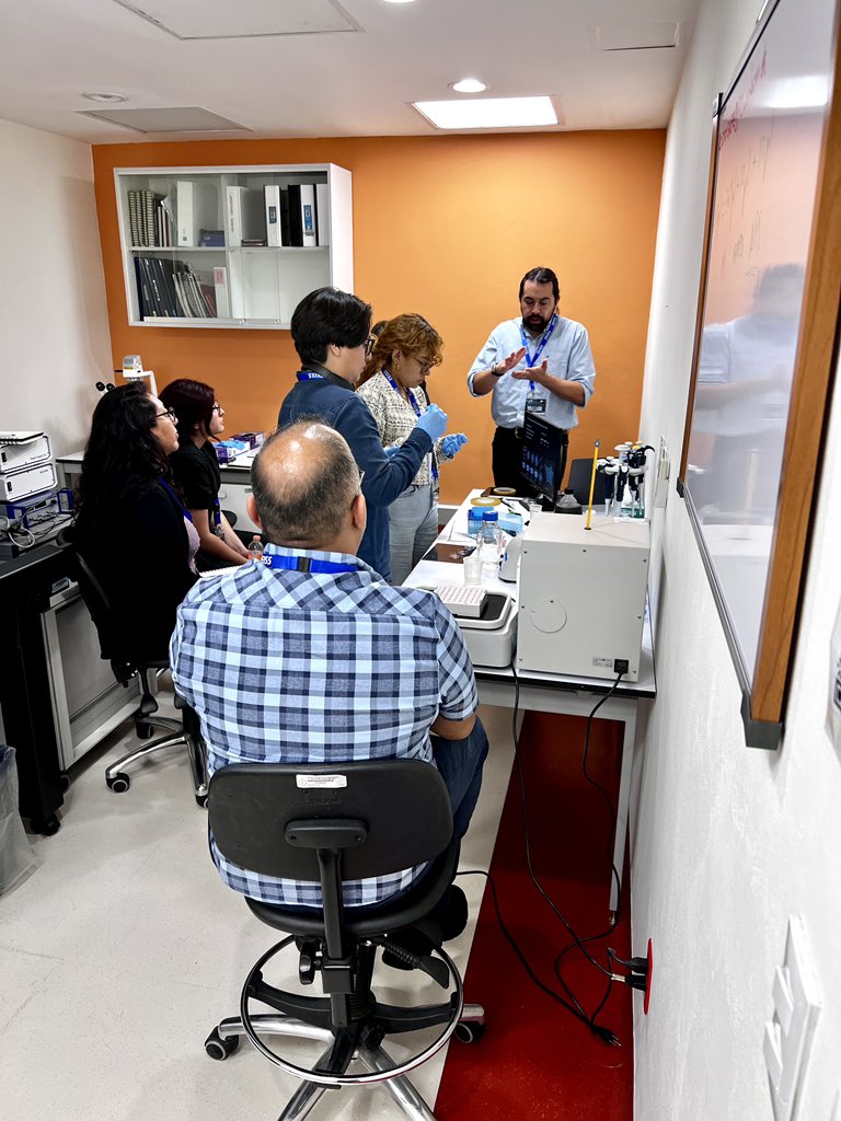 Participants of the #MBW8 involved in 4 different practical demos: #lightsheet operation, expansion microscopy, clearing and image processing at core facility #admira #incan #HablemosDelINCan. Thanks #chanzuckerberginitiative and #mexicobioimaging