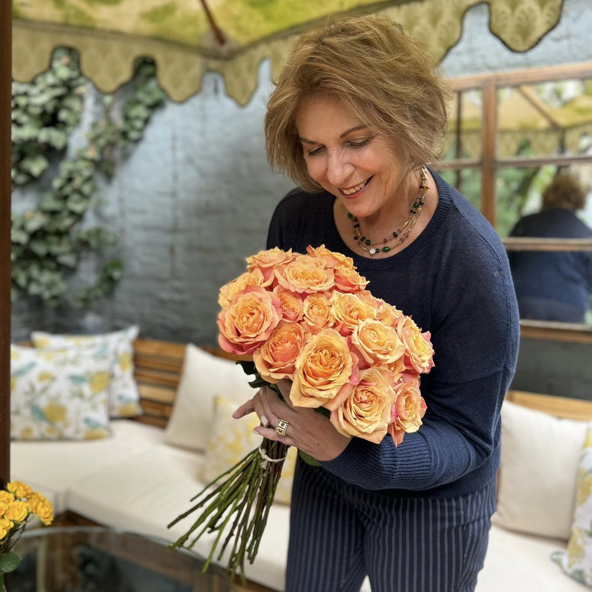 Shop online 💛 globalrose.com
Show Mom some love with farm-fresh blooms that’ll make her heart skip a beat!​✨💐🌸
•​
#flowers #freshflowers #onlineflowers  #quote #globalrose #mothersday #mom