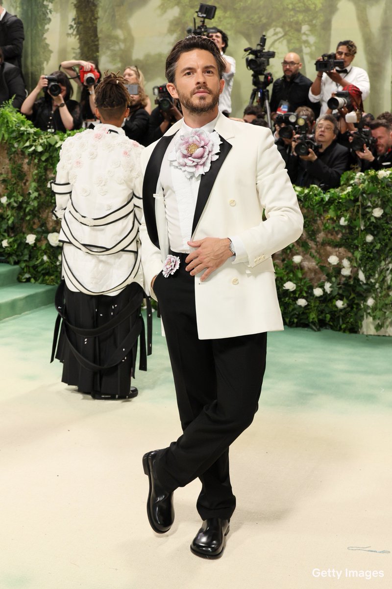 The bane of my existence and the object of all my desires Jonathan Bailey has arrived to the #MetGala. 📸: Getty Images