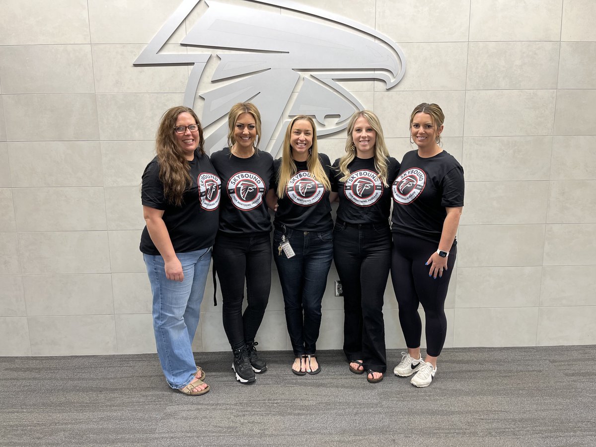 DCWestFalcons's tweet image. This week we are celebrating the high school and middle school students who participated in the SkyBound Peer Mentoring Program! 

SkyBound Peer Mentoring was developed to establish meaningful relationships within our student body.
Thank you to all!

#YouMatter #TheFalconWay