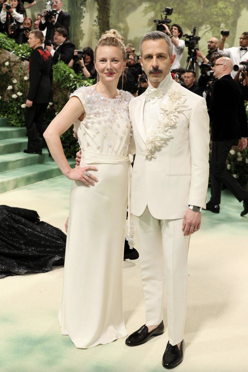 📸l Kieran Culkin e Jeremy Strong estão presentes no #MetGala. Será que vai rolar encontrinho entre os irmãos Roy?