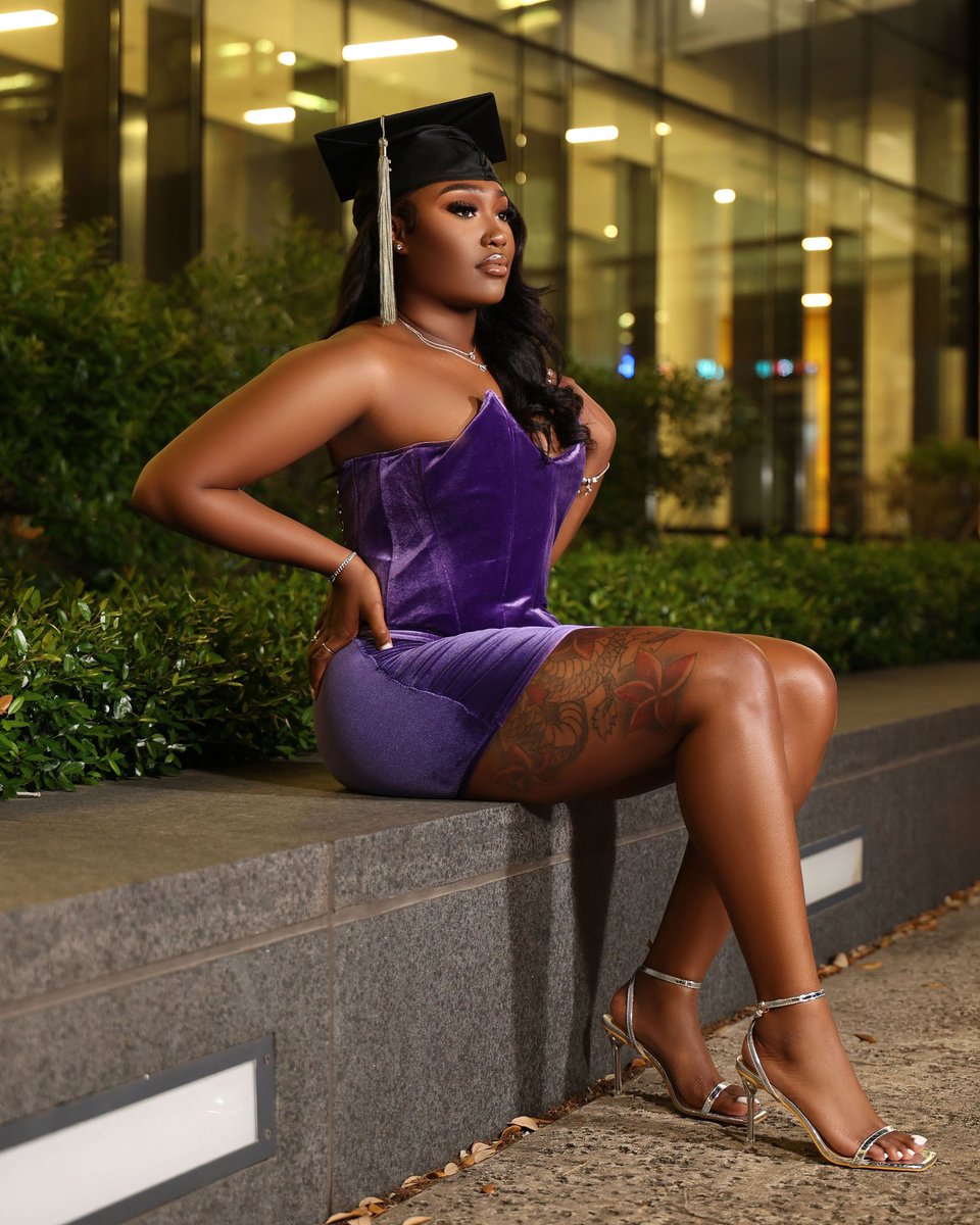 Beauty and Brains 👩🏾‍🎓

5 more days until I graduate from THE Prairie View A&M University 💜

#pvamu #PVgrad
