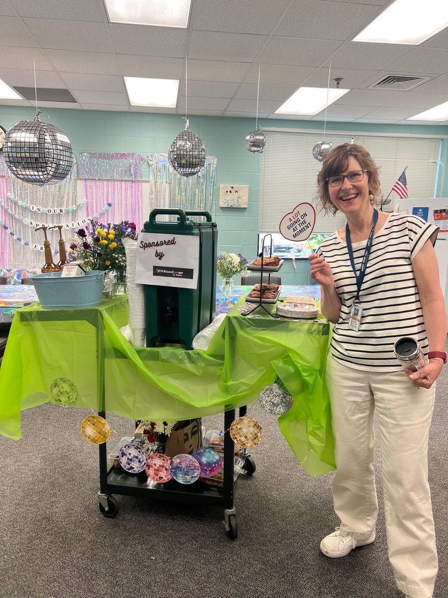 Fitwize  dropped off coffee cart goodies☕for Staff Appreciation Week 🫶 at SANDERS CORNER ES to show our appreciation for all they do.🐬

fitwize4kids.com/ashburn
#lcps #loudouncounty #loudouncountyva @lcpsofficial #sces_pta #sanderscorner #SandersCornerPTA #fitwize4kidsashburn