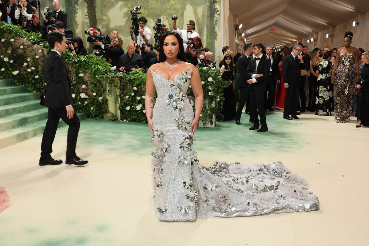 Demi Charts tweet media