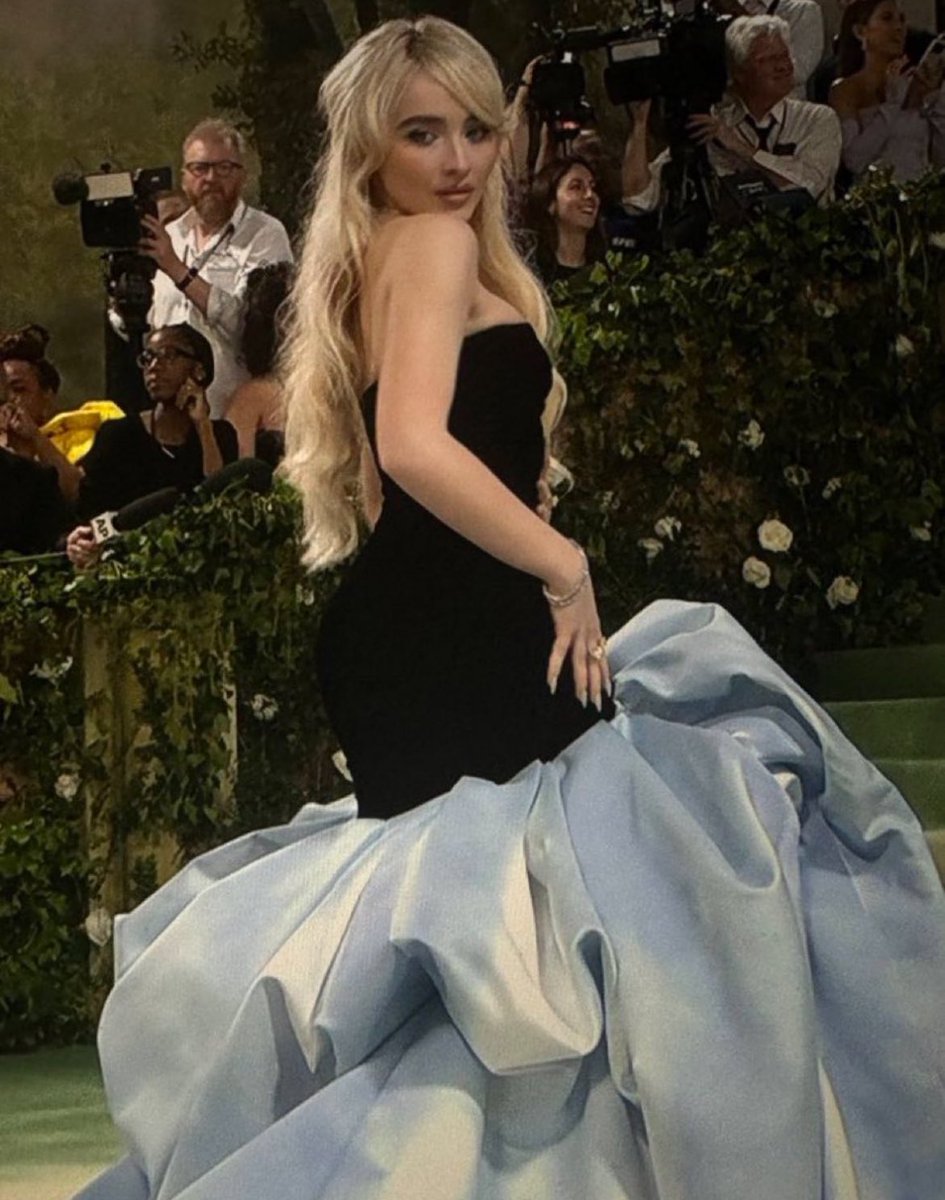 sabrina carpenter looks absolutely breathtaking #MetGala