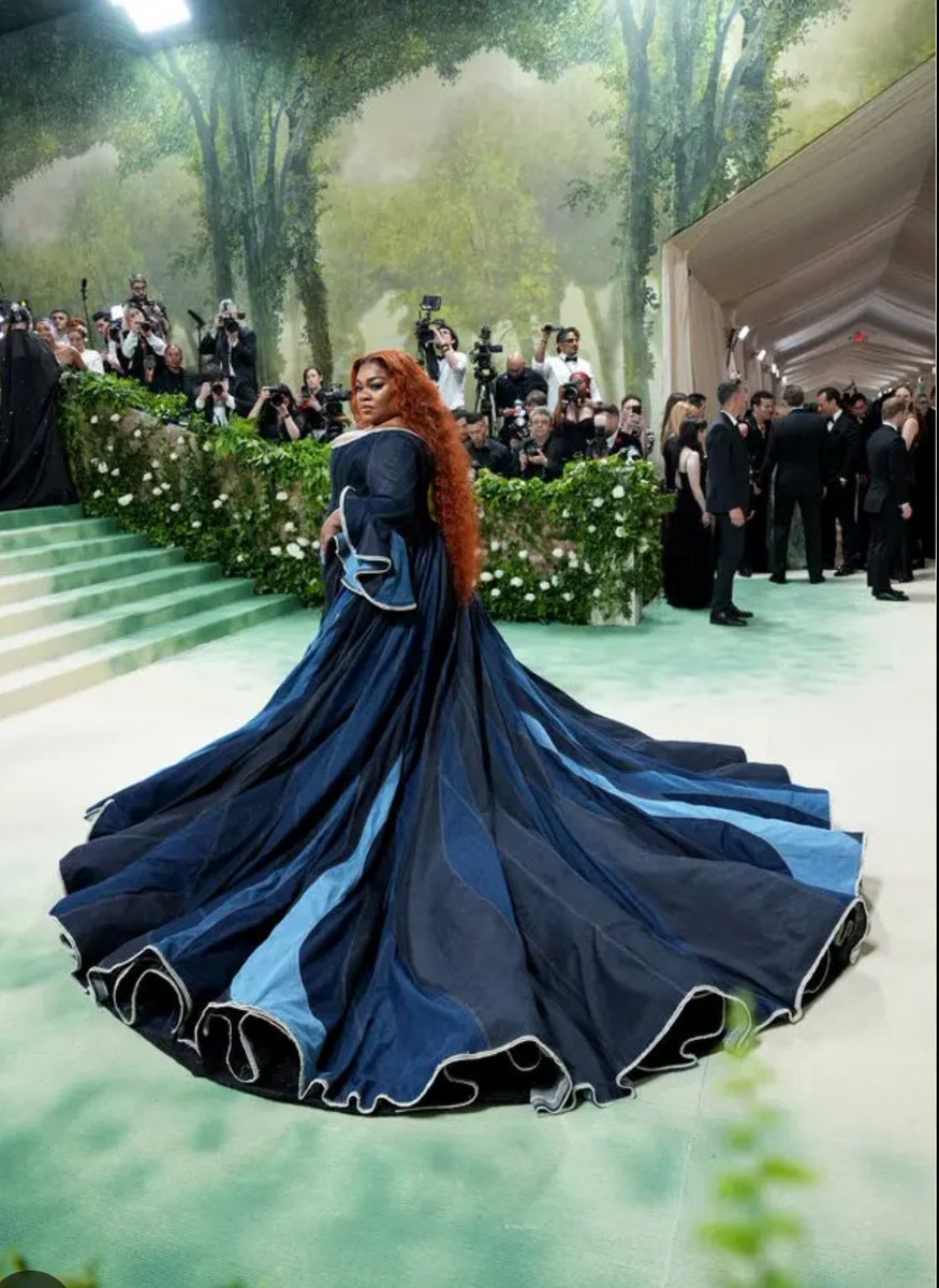 The Zac Posen denim is sickening!!! So flattering!! Da’Vine Joy looks like the cover of a romance novel and I liveeeee!!!