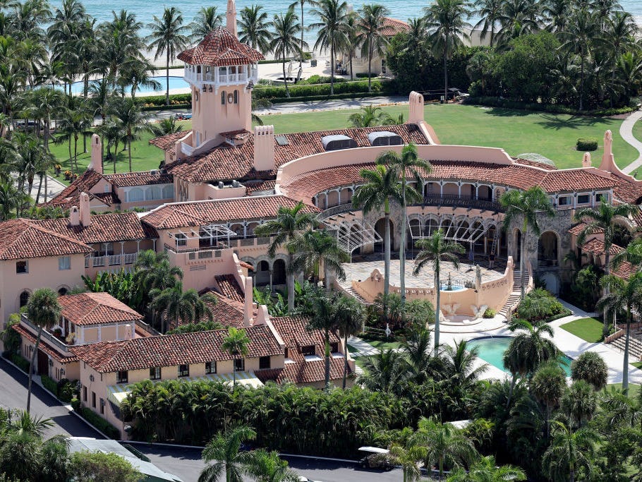 Democrats think that Mar a Lago is worth 34 Hunter Biden paintings.