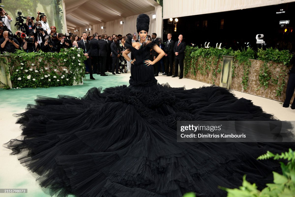 Ent_Discussion's tweet image. Cardi B #MetGala